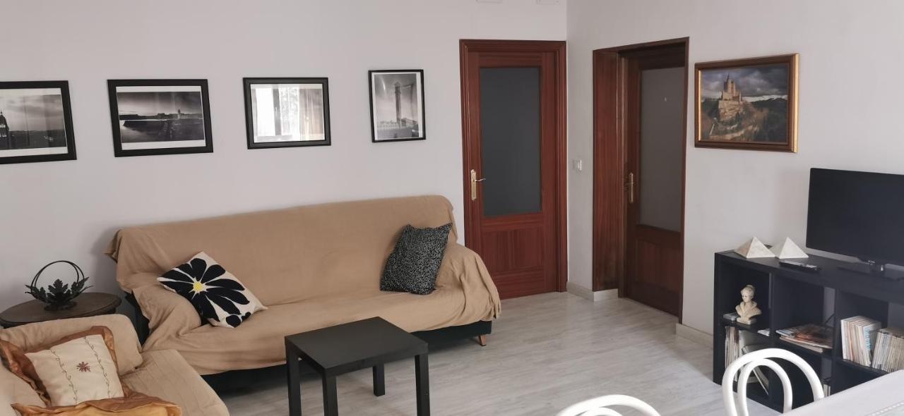 Villa "Luna De Segovia" Leganés Εξωτερικό φωτογραφία