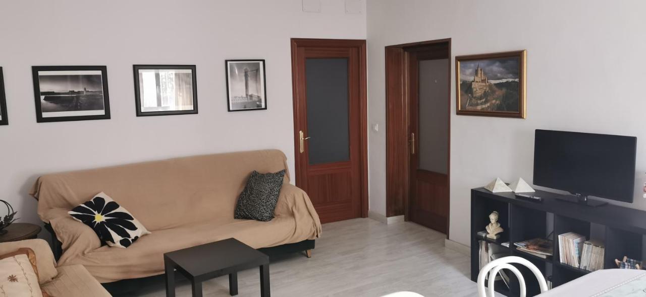 Villa "Luna De Segovia" Leganés Εξωτερικό φωτογραφία